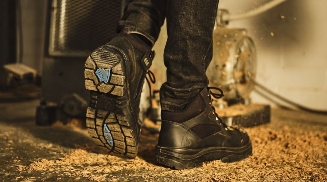 comfortable black work boots