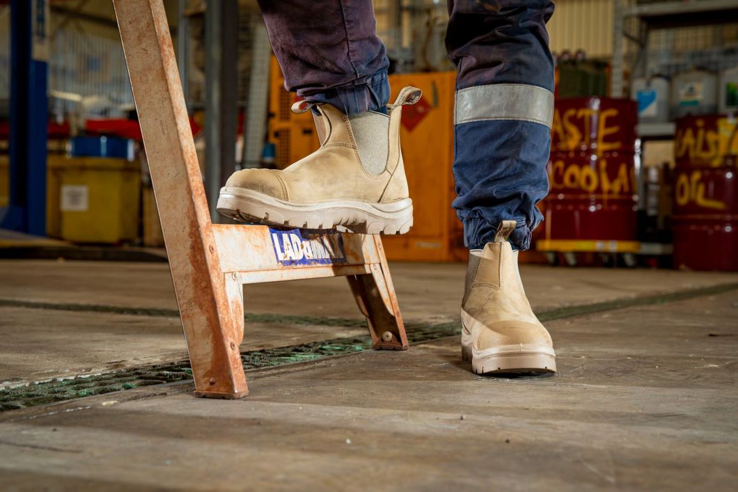 hobart scuff cap work boot