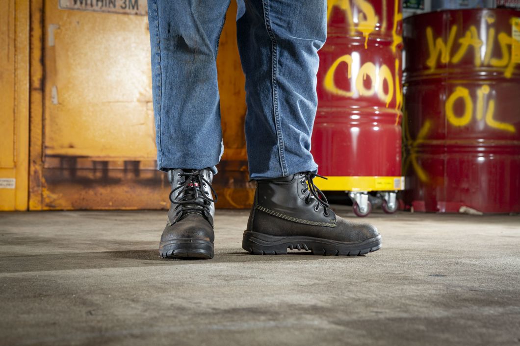 322309_Warragul BLK Chemical Resistant work boots